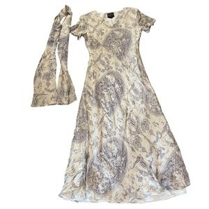 Kay Unger Long Dress. Lined. 
Matching scarf. 
V-neck. Size 10